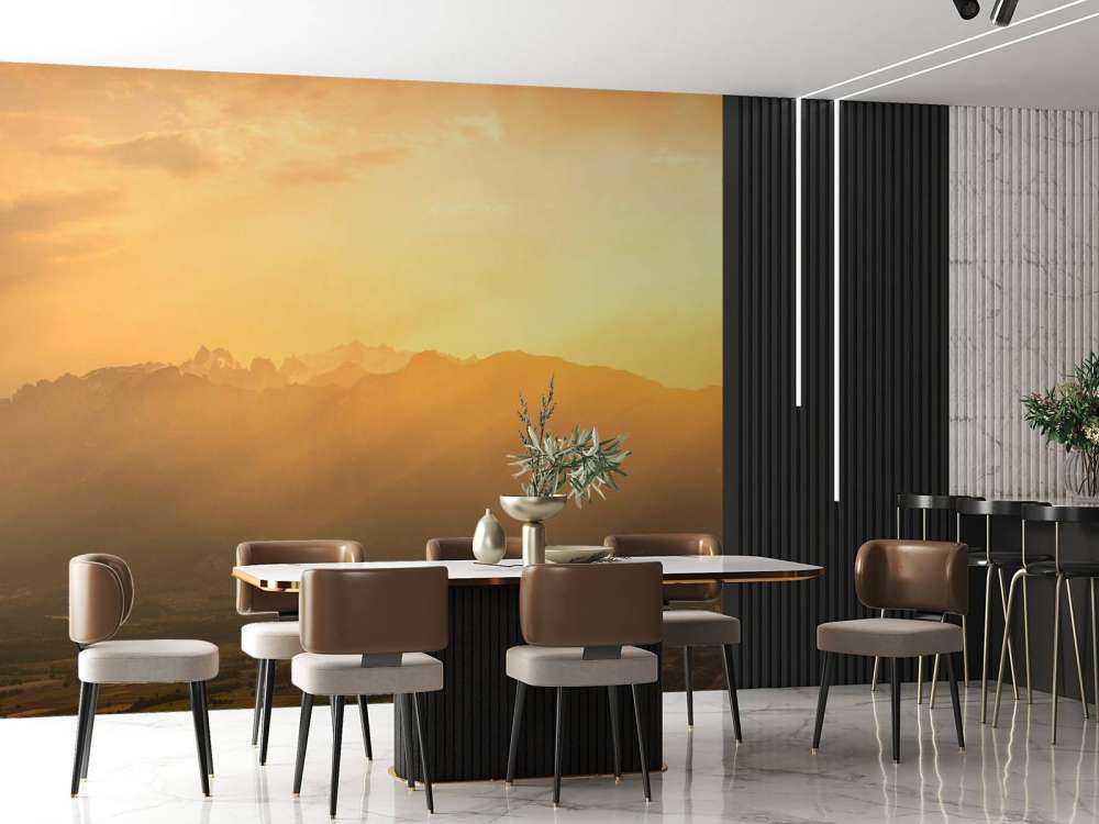 Gouden zonlicht over bergvallei