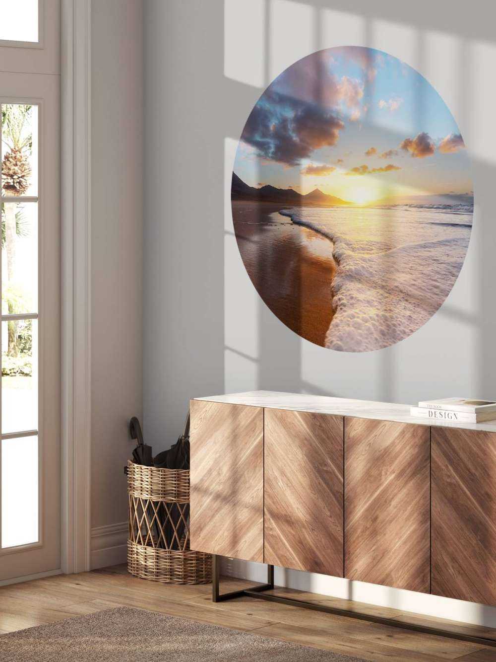 Gouden zonsondergang aan kustlijn