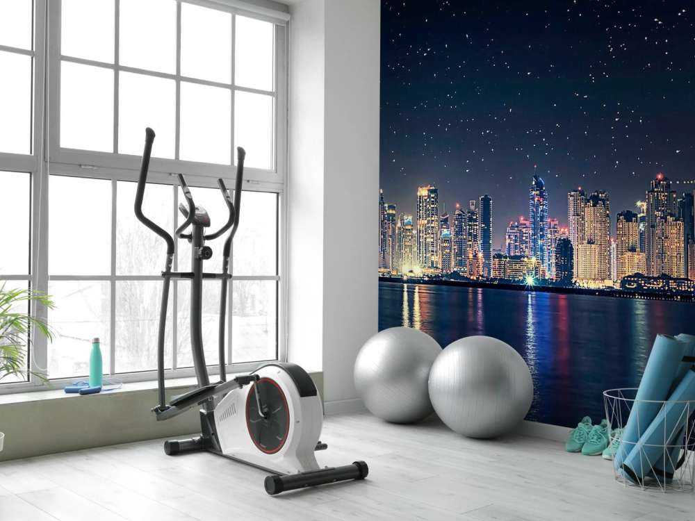 Maanlicht over glinsterende skyline