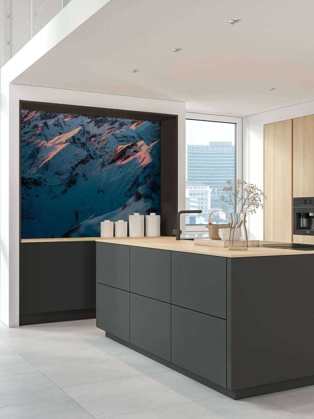 Sneeuwbergen bij roze ochtendlucht