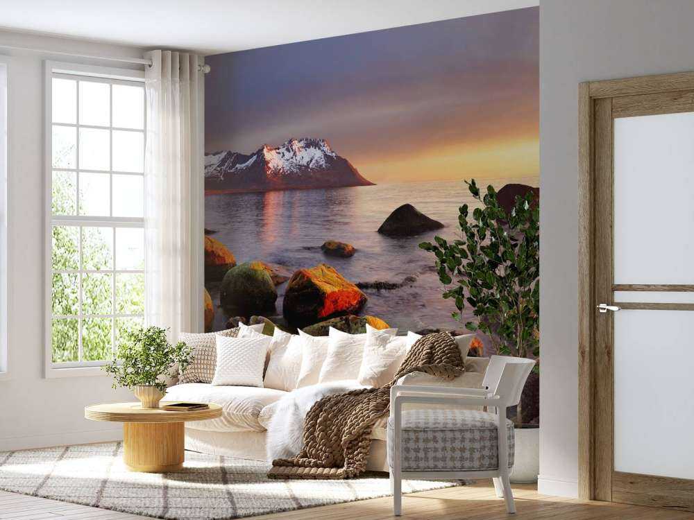 Zonsondergang aan de kust van Noorwegen