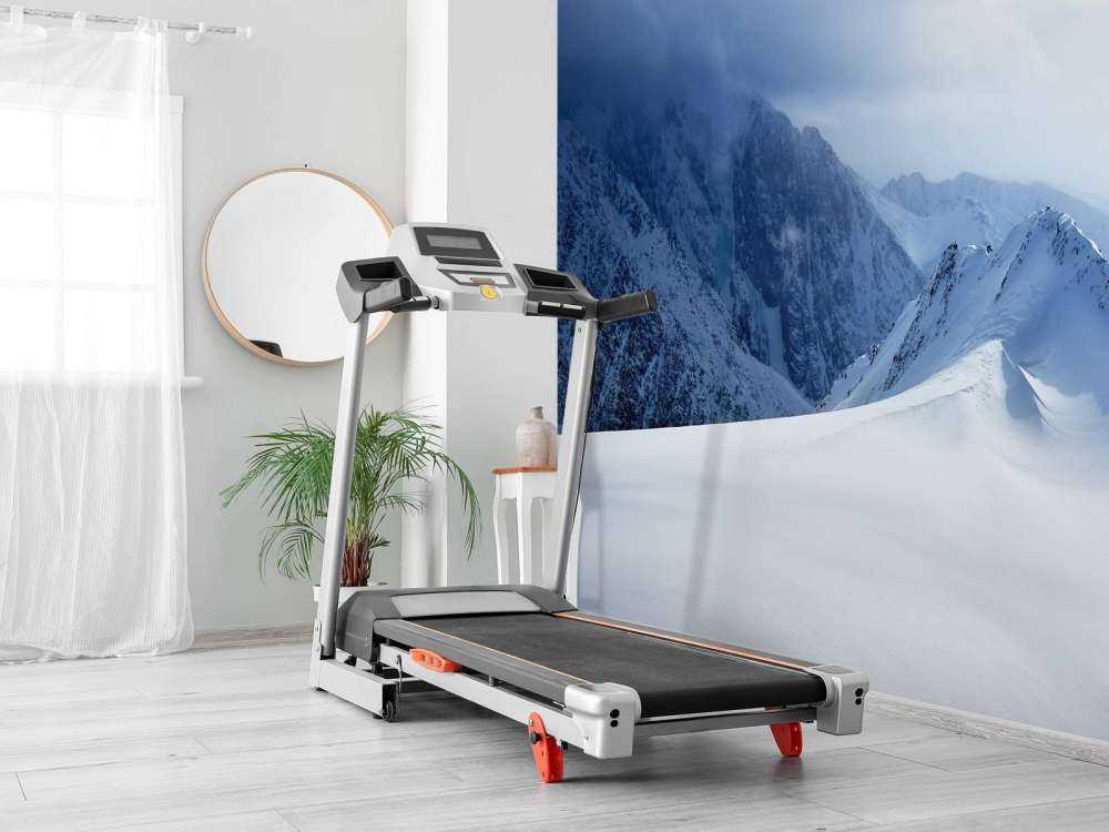 Landschap op een hoge ingesneeuwde berg