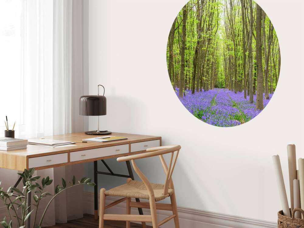 Bandensporen door het bos