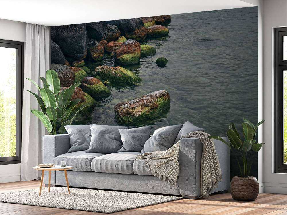 Rotsblokken bij bergmeer