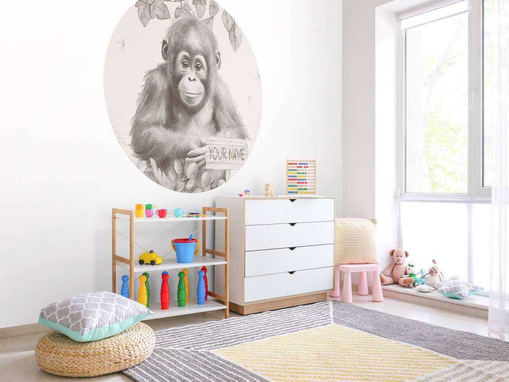 Jonge orang-oetan in de jungle beige