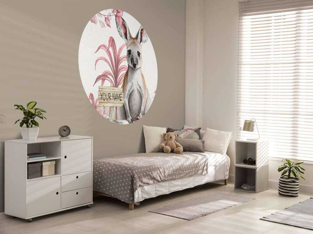 Jonge kangeroe in de jungle roze