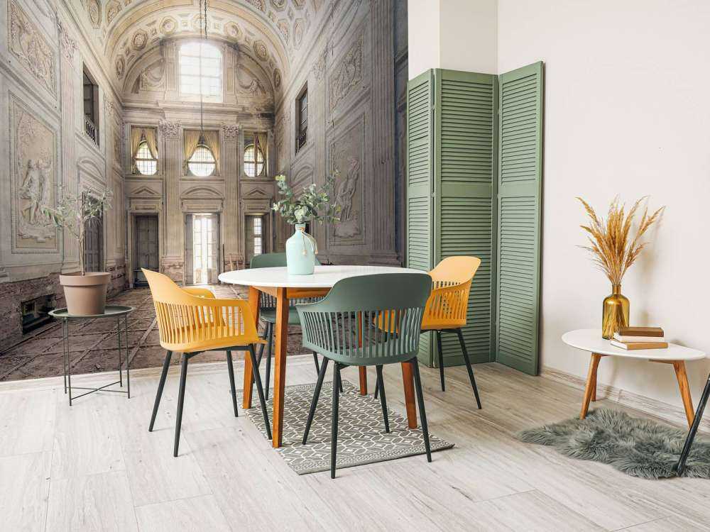 Neoklassieke Hal in Verval