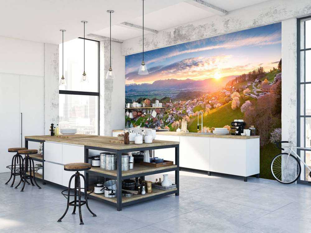 Heuveldorp in lentegloed