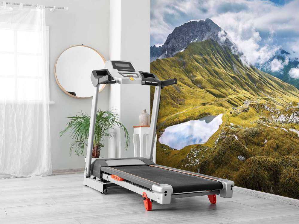 Berglandschap met wolken en bergmeer