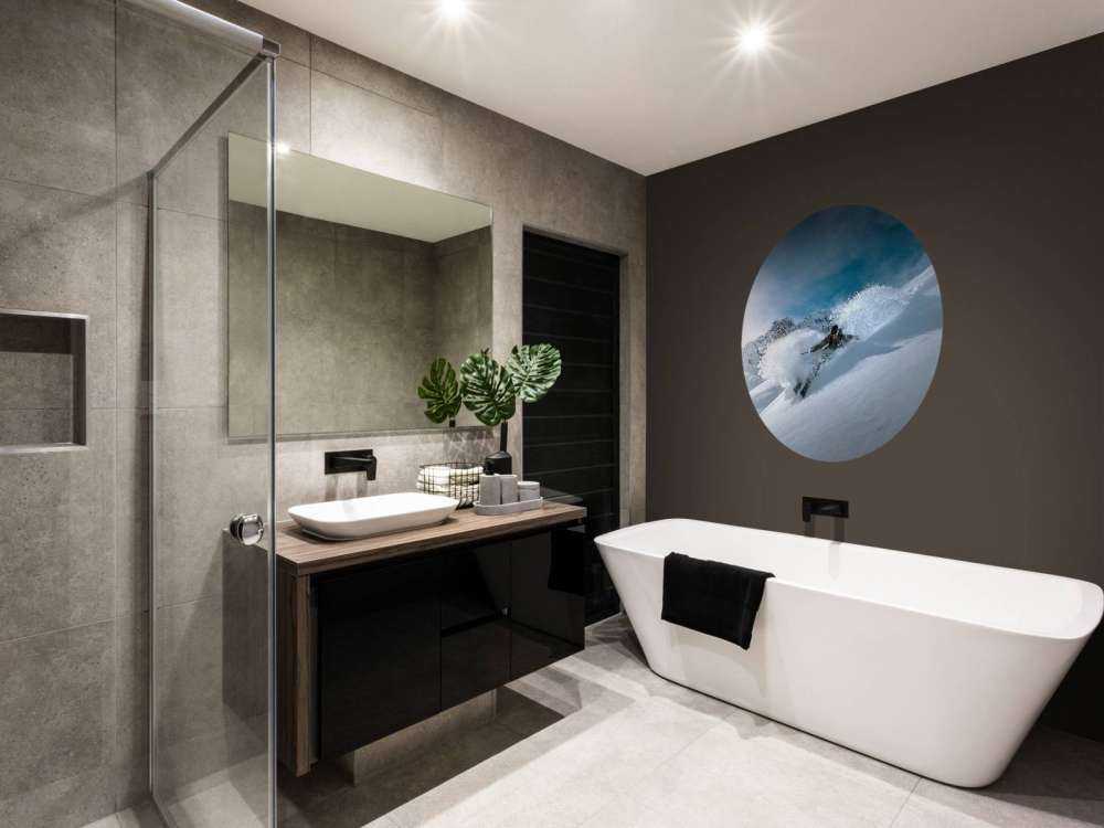 Actievolle poedersneeuwafdaling bij helder weer