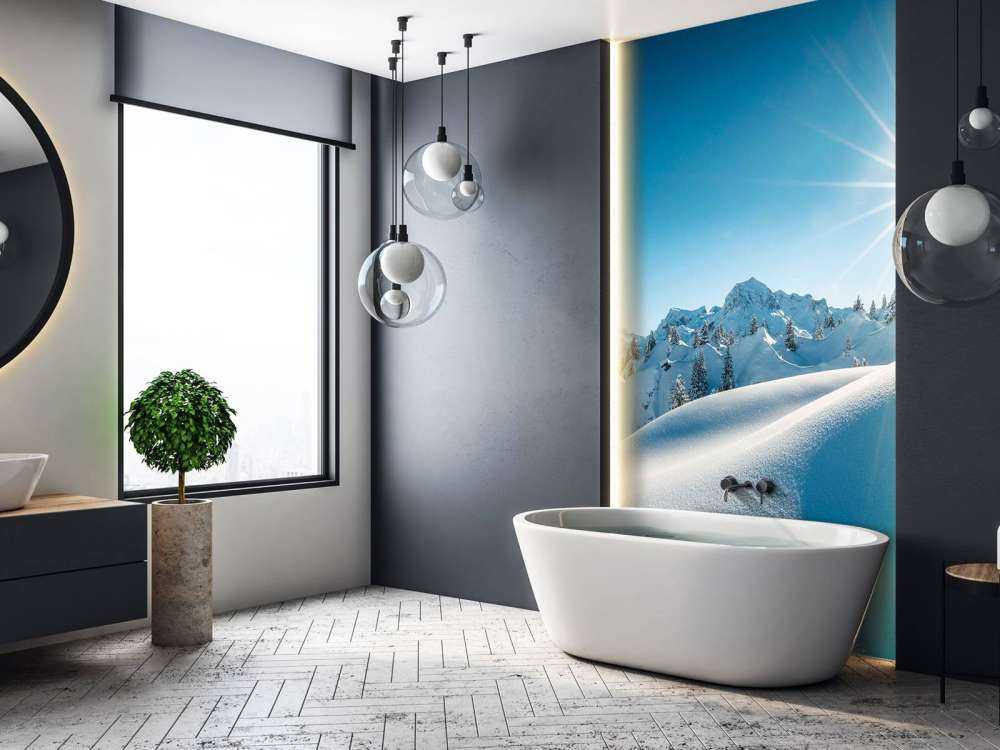 Zonlicht over glinsterende sneeuwheuvels