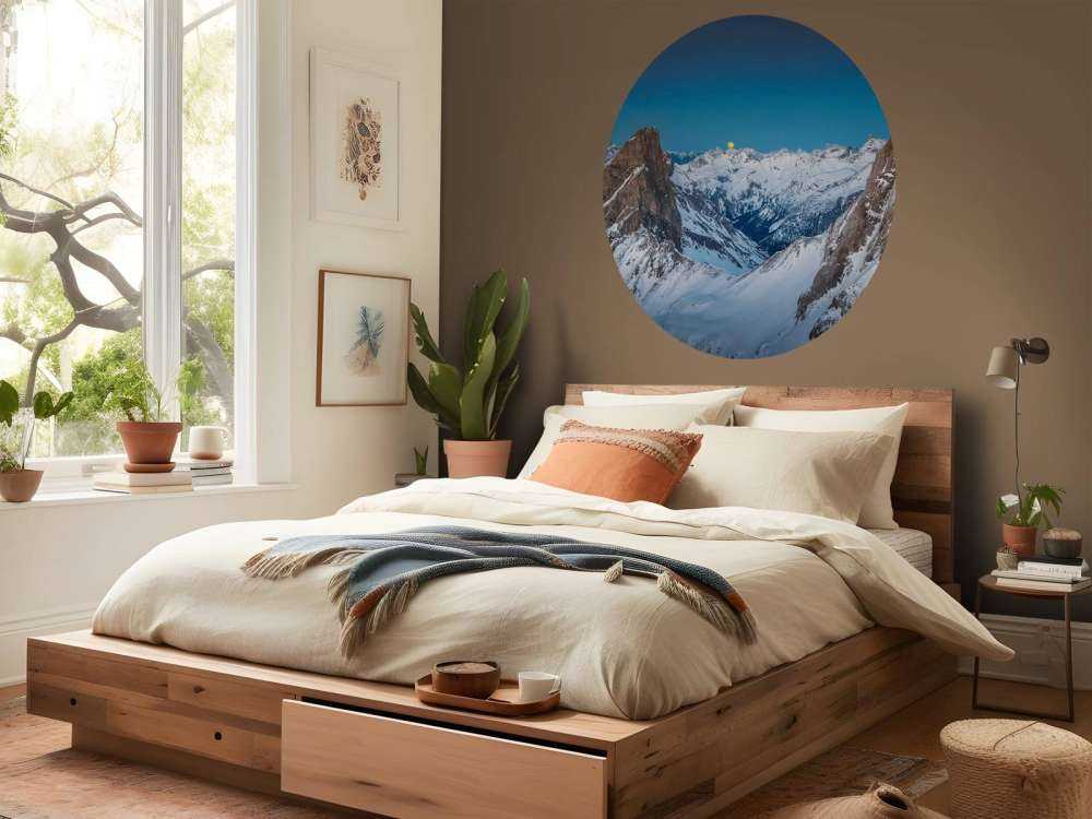 Maanlicht boven alpiene pieken