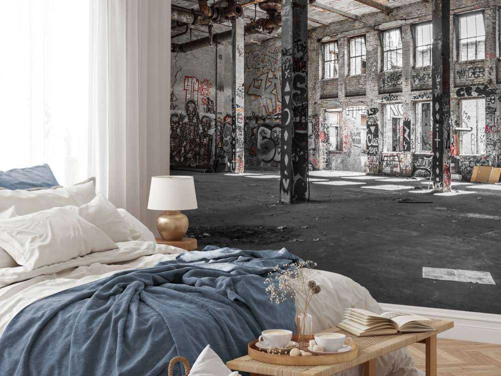 Verlaten pakhuis met graffiti