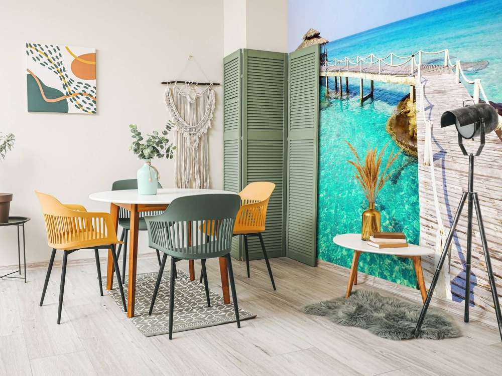 Zeesteiger op helder zeewater