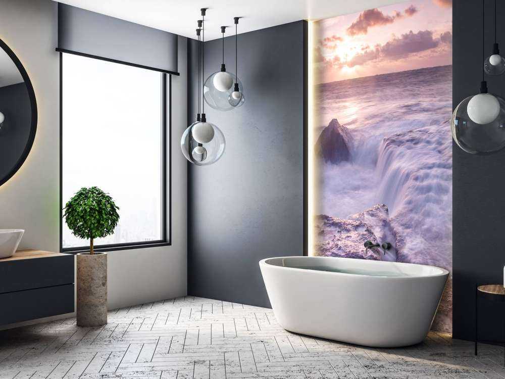 Wilde zee tijdens zonsondergang