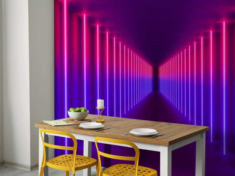 Rood-paarse neon verlichte gang