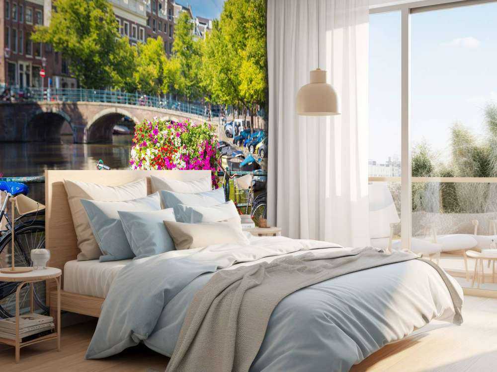 Fietsen op een Amsterdamse brug