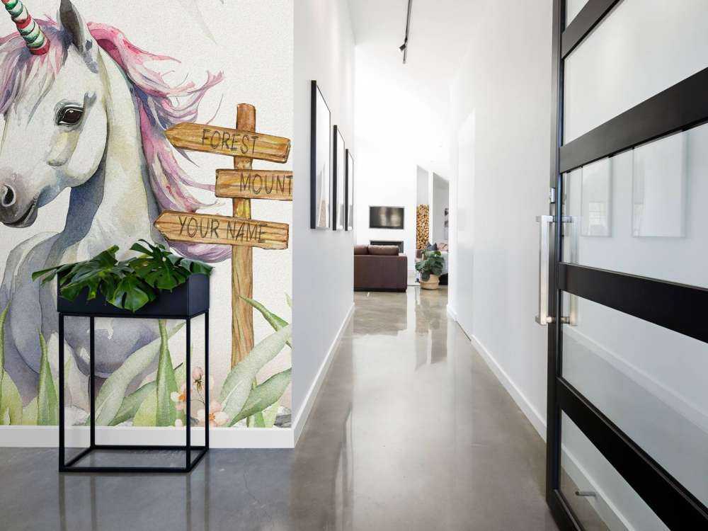 Baby eenhoorn met planten