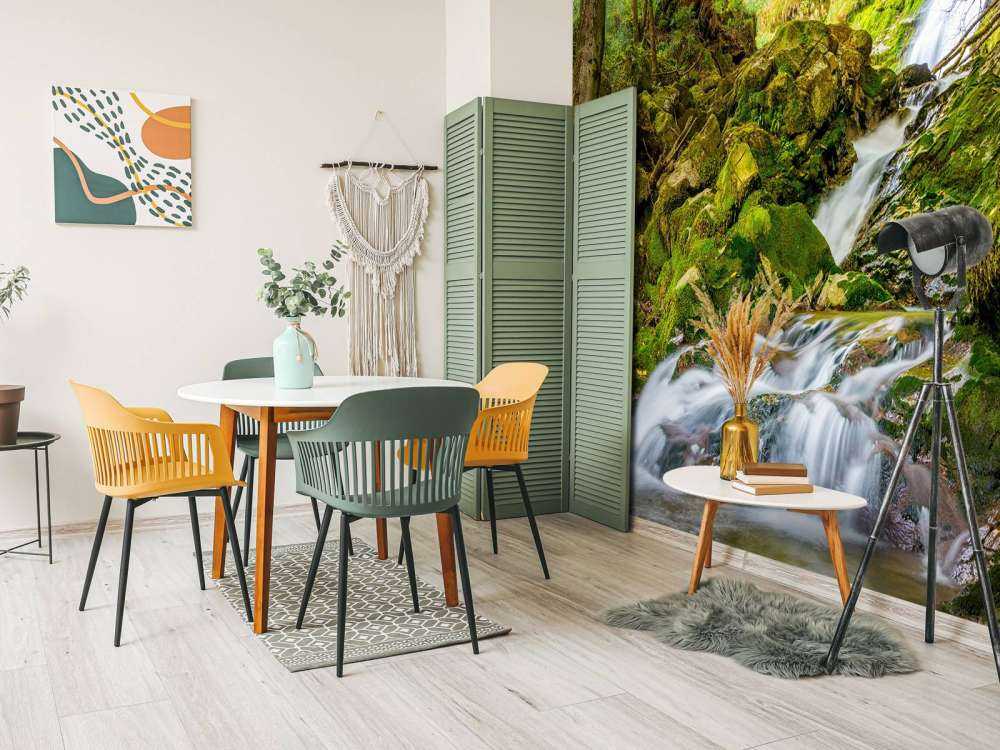 Waterval midden in het bos