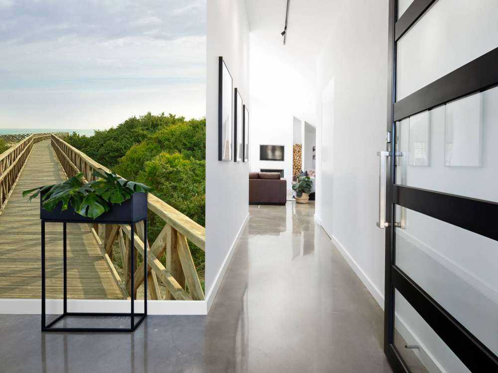 Steiger naar het strand