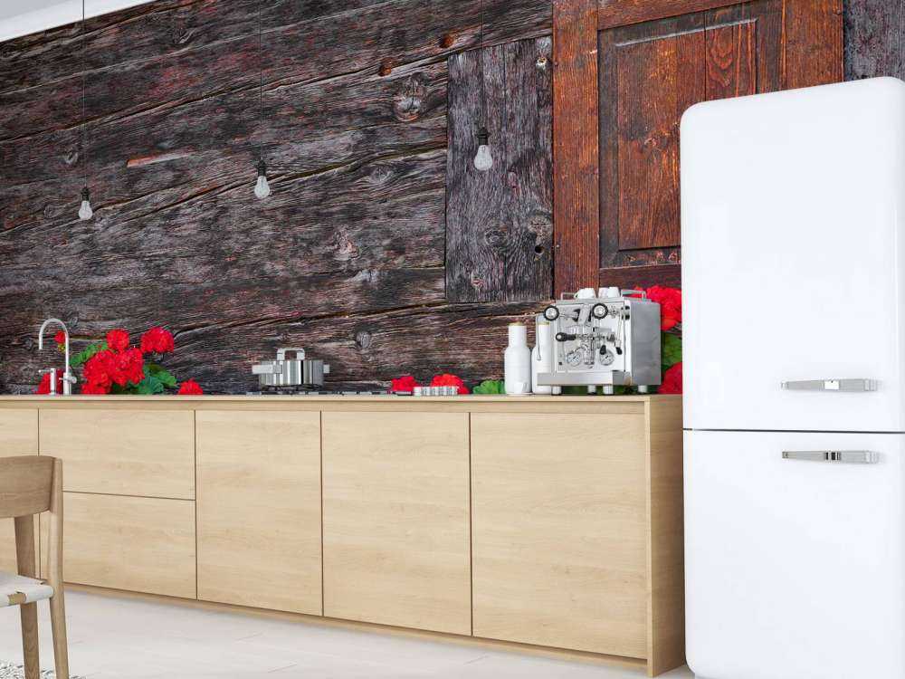 Oud hout met bloemen