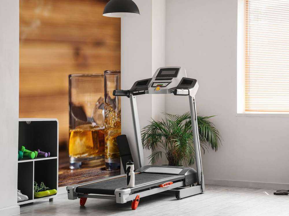 Glazen whiskey met sigaren