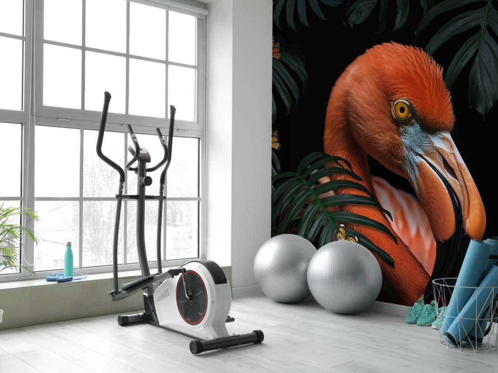 Flamingo tussen tropisch groen