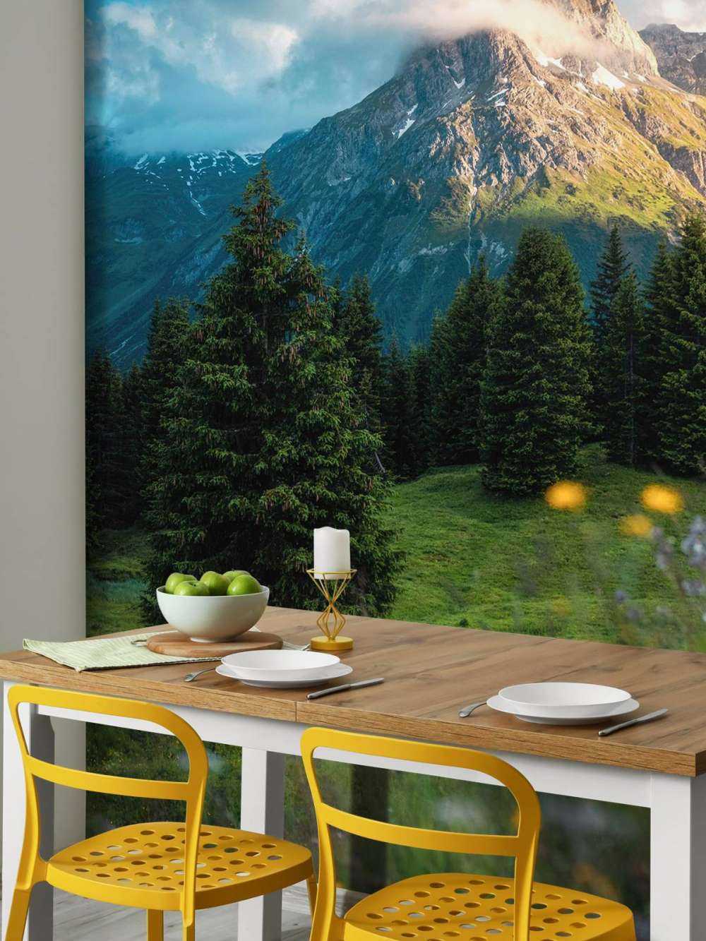 Bergweide in ochtendnevel