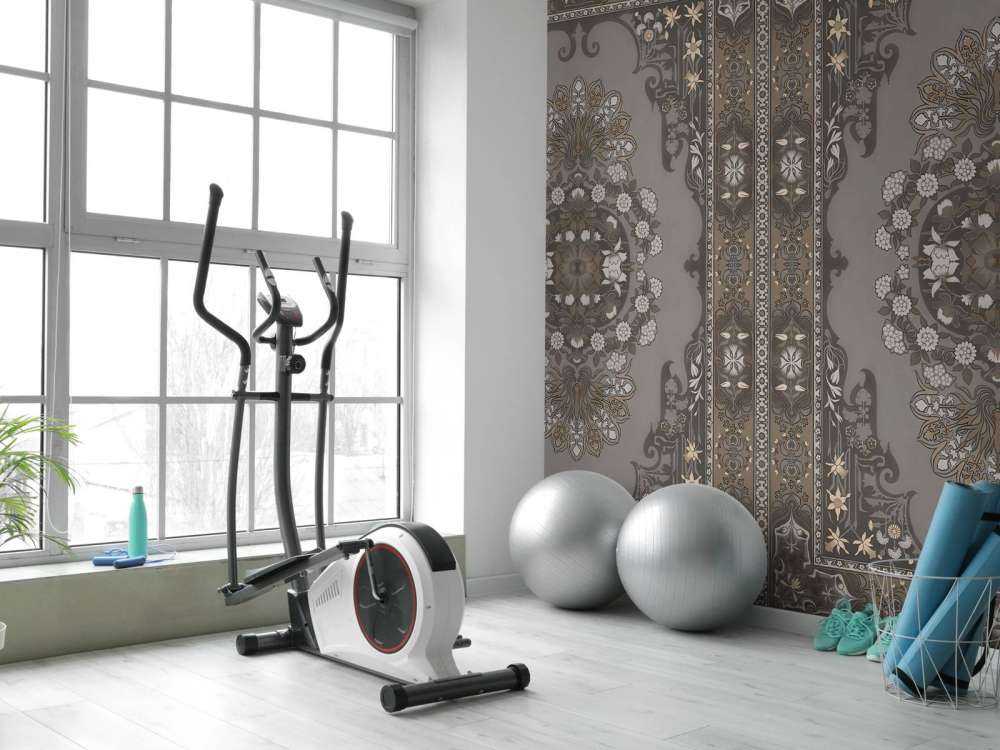 Klassieke ornamenten in donker taupe