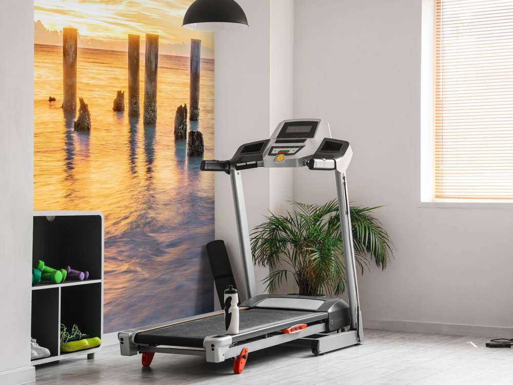 Rustige zee tijdens zonsopkomst