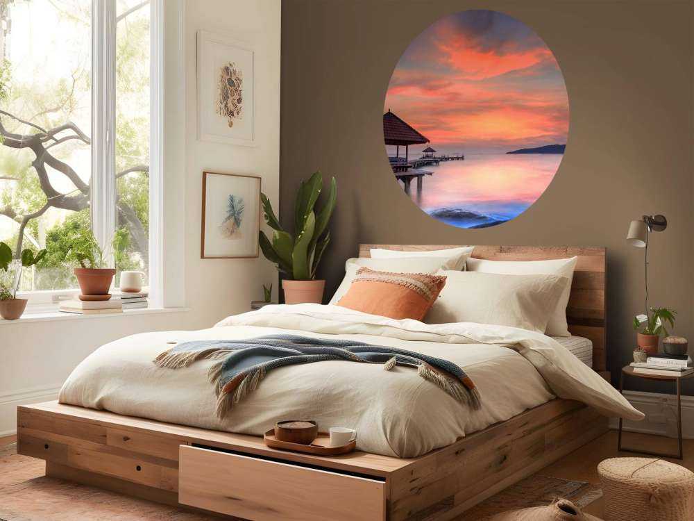 Zeesteiger boven kleurrijk water