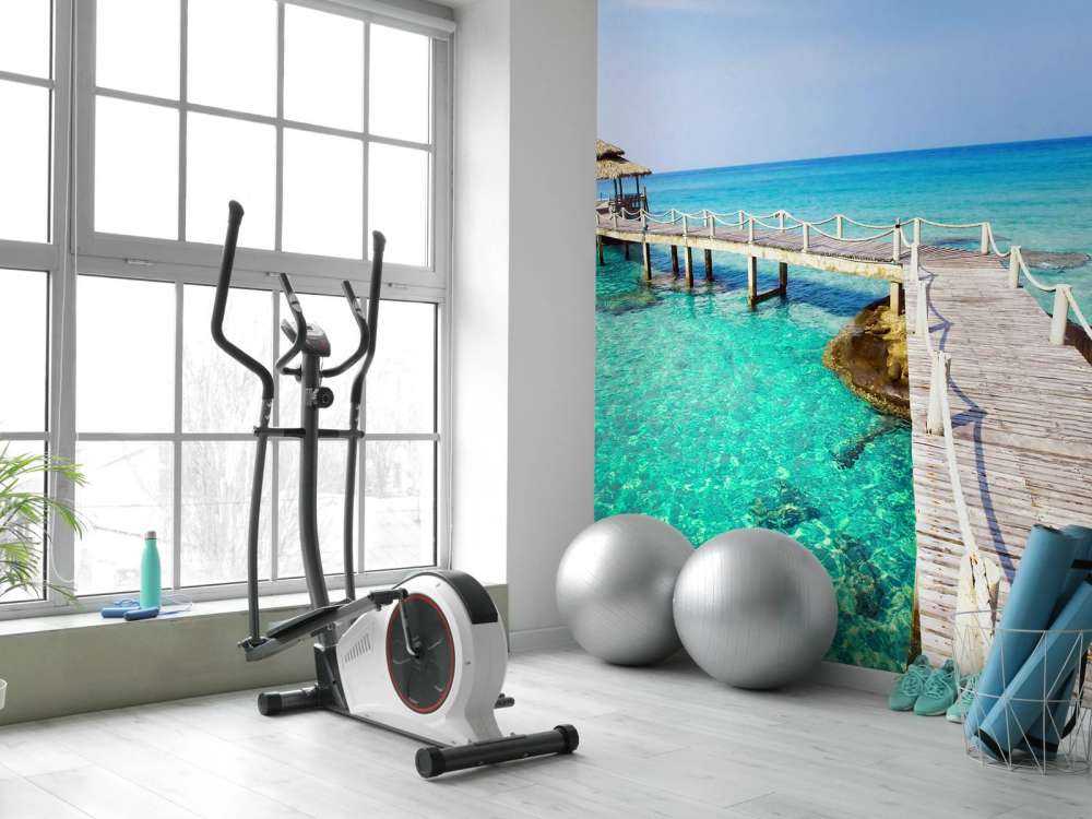 Zeesteiger op helder zeewater