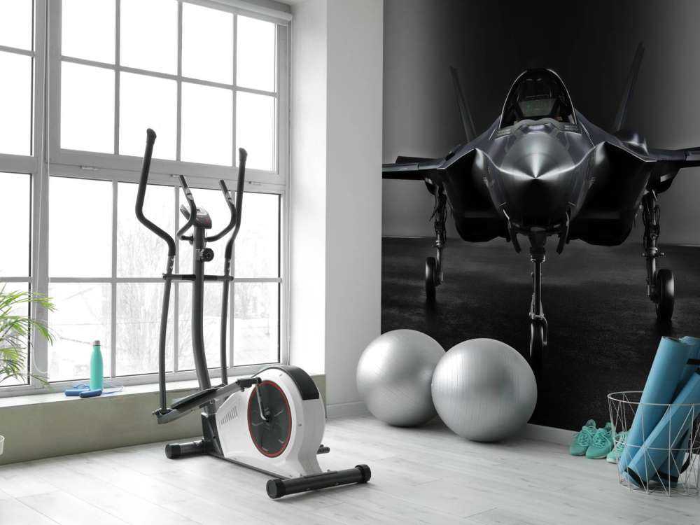 Zwarte F35 in een donkere ruimte