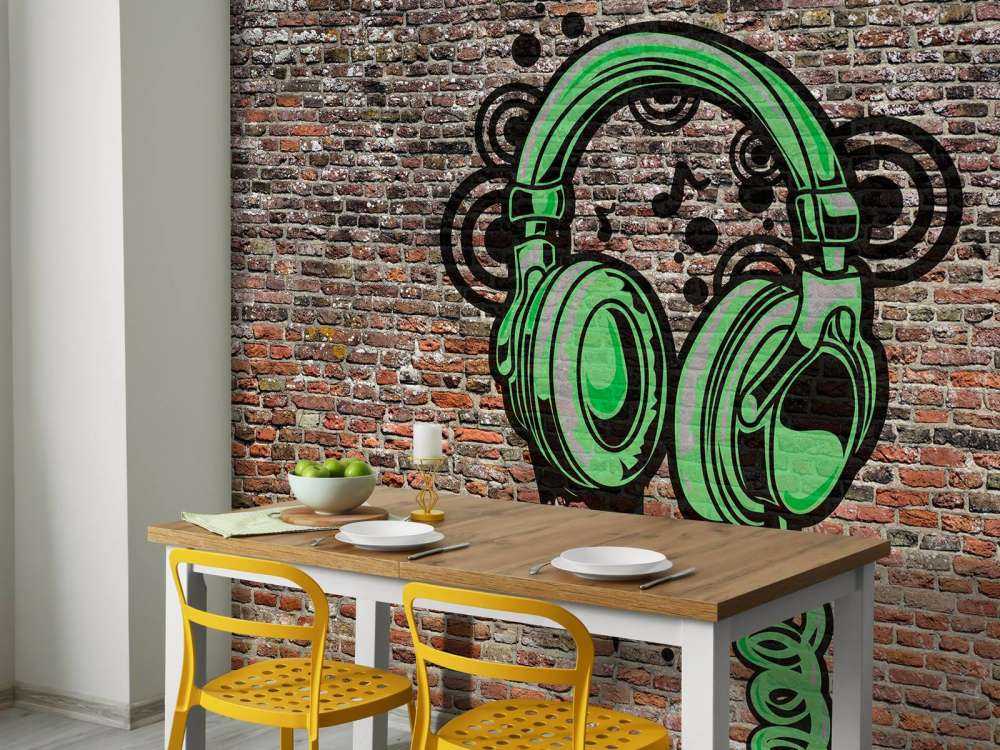 Graffiti op oude bakstenen muur