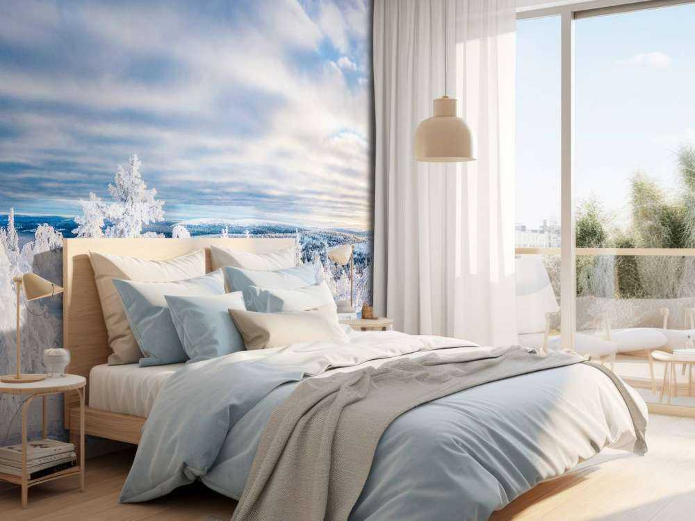 Skiër in een ingesneeuwd bos