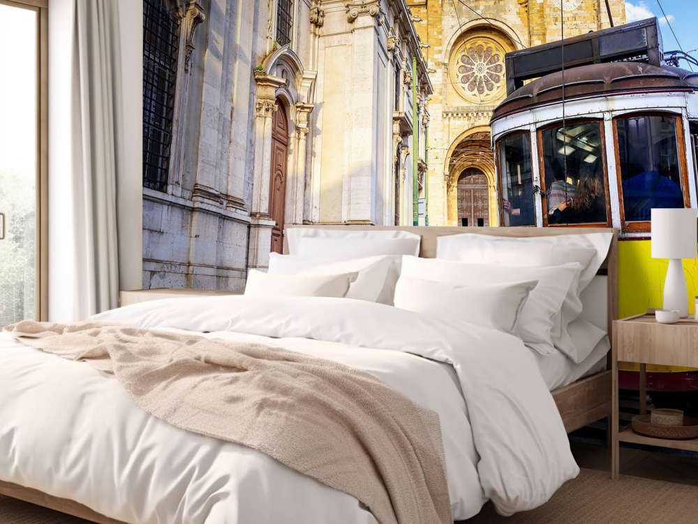 Oude gele tram in Lissabon