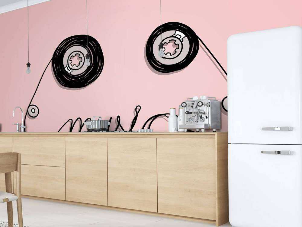 Cassettebandje met een roze achtergrond