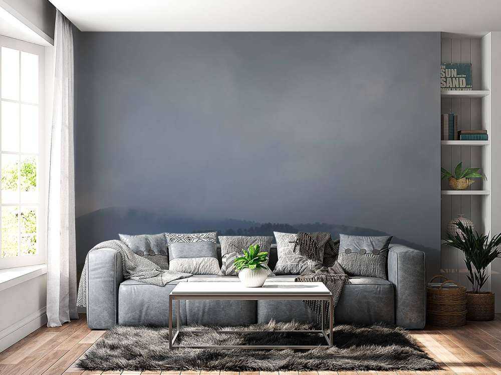 Wolken boven bomen in de bergen