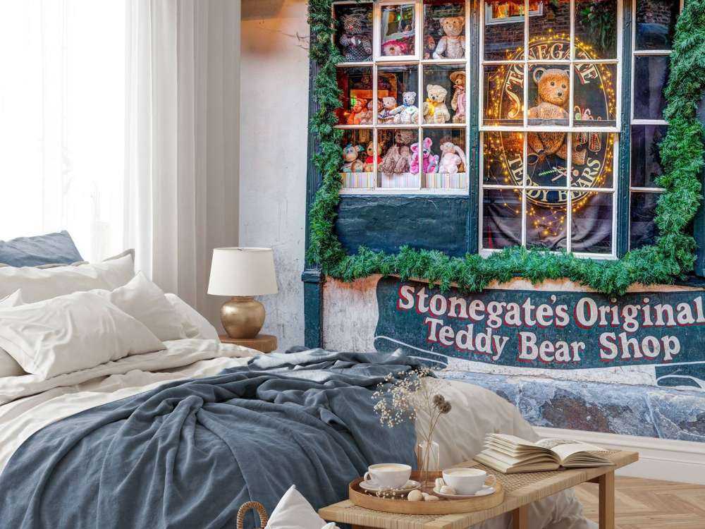 Nostalgische teddybeerwinkel met kerstgroen