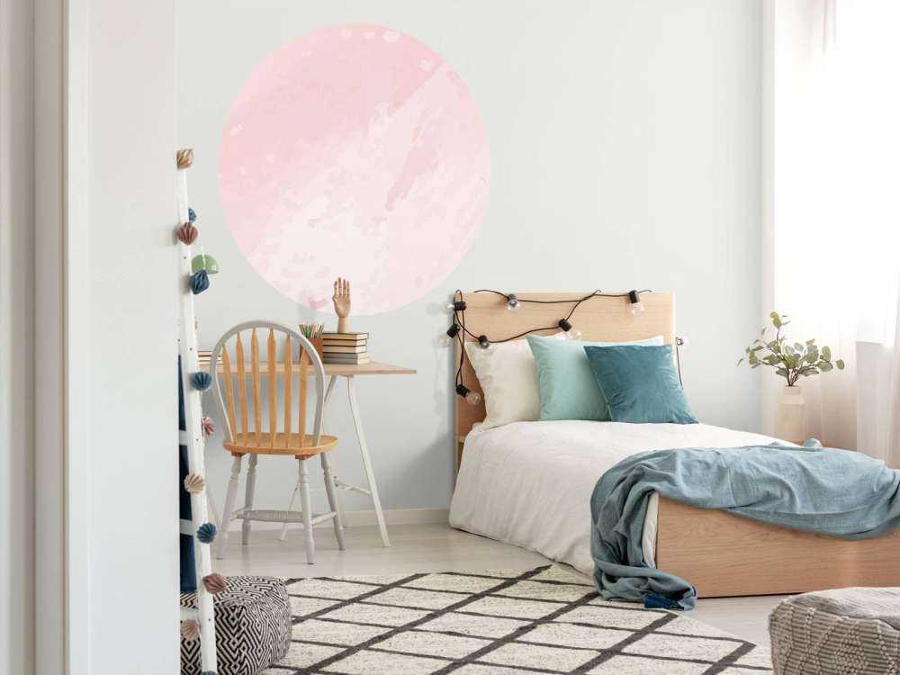 Poederroze verfsluier in lagen