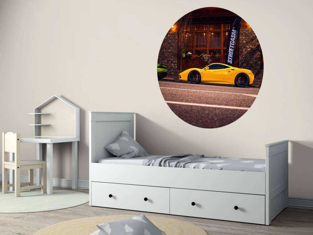 Exclusieve auto's bij houten lodge