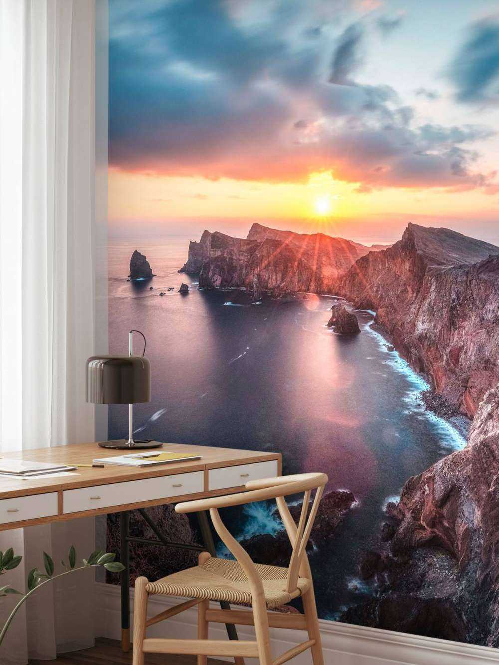 Zonsondergang boven rotskust