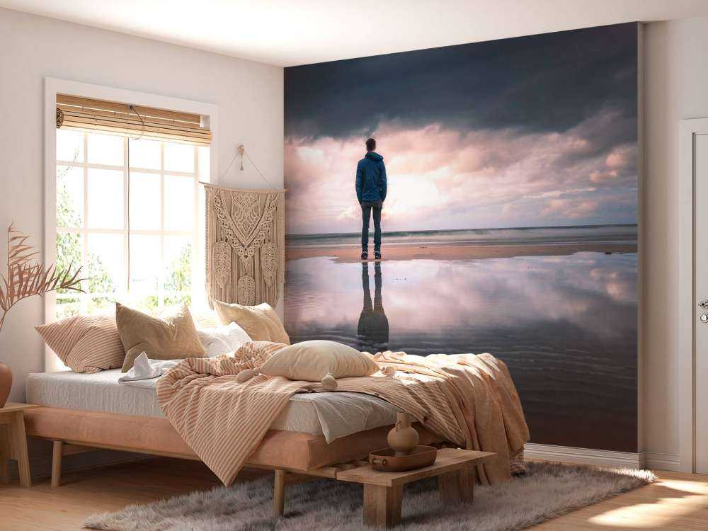 Stilte aan een spiegelstrand