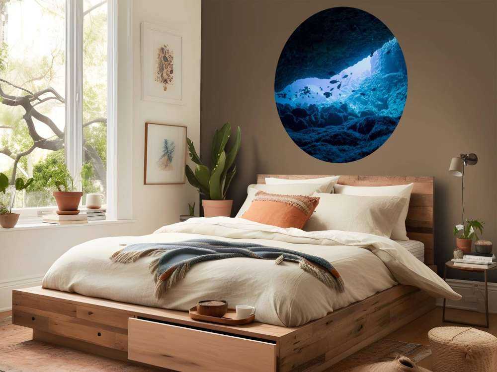 Smalle grot met vissen