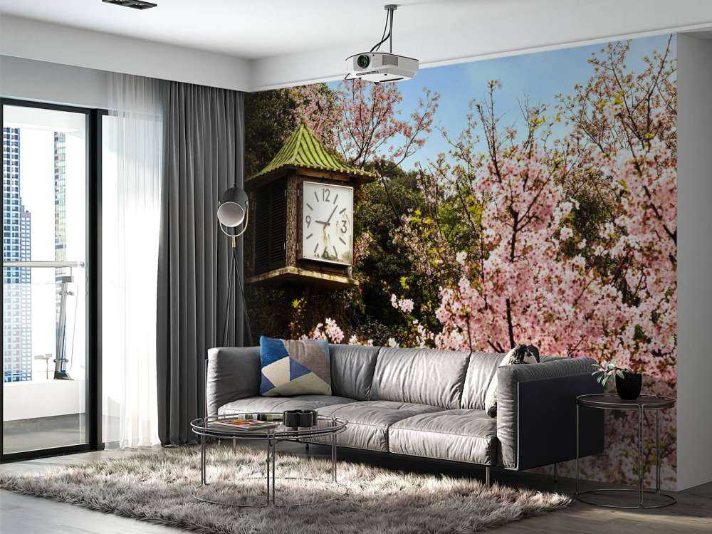 Bloesem met Klok op achtergrond