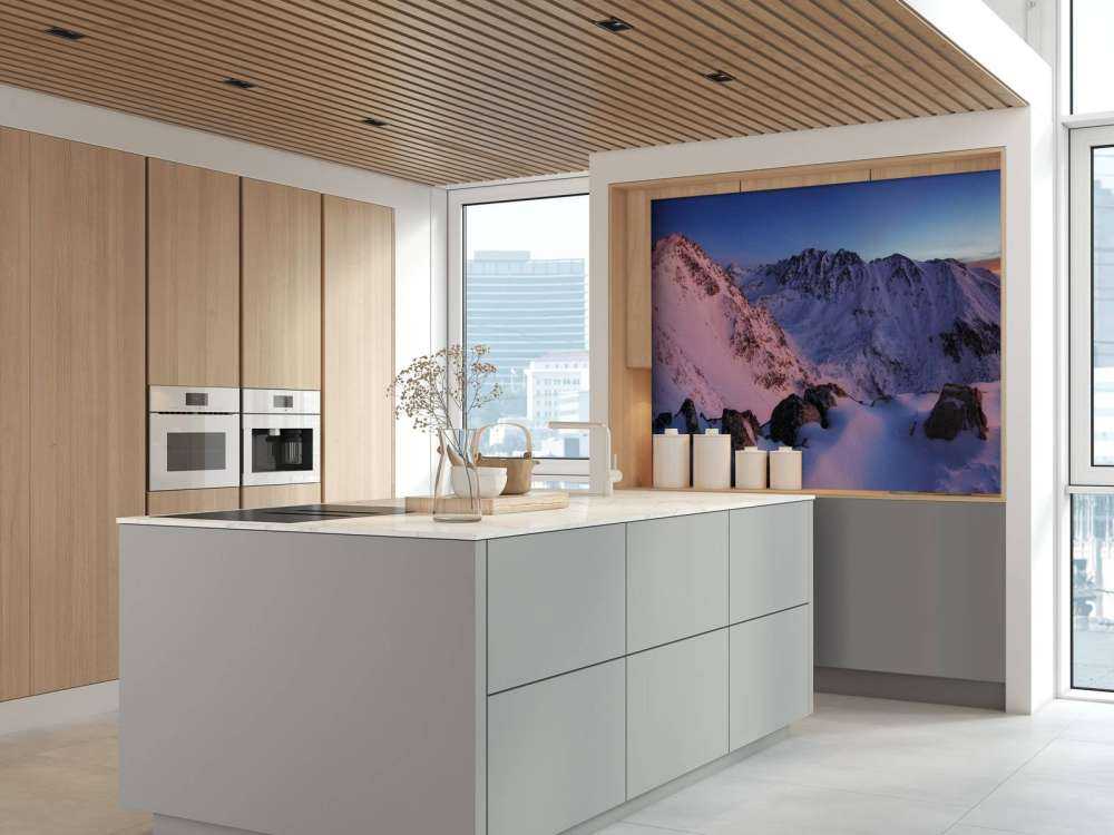 Ingesneeuwd berglandschap in Slowakije