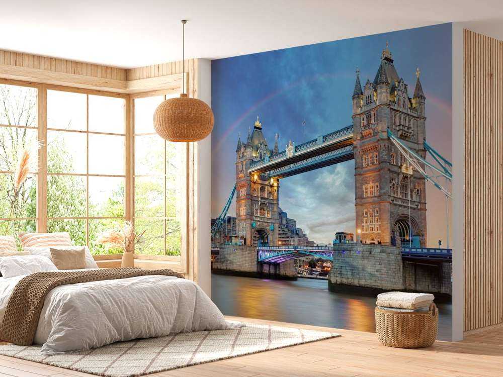 De London Tower Bridge onder een regenboog