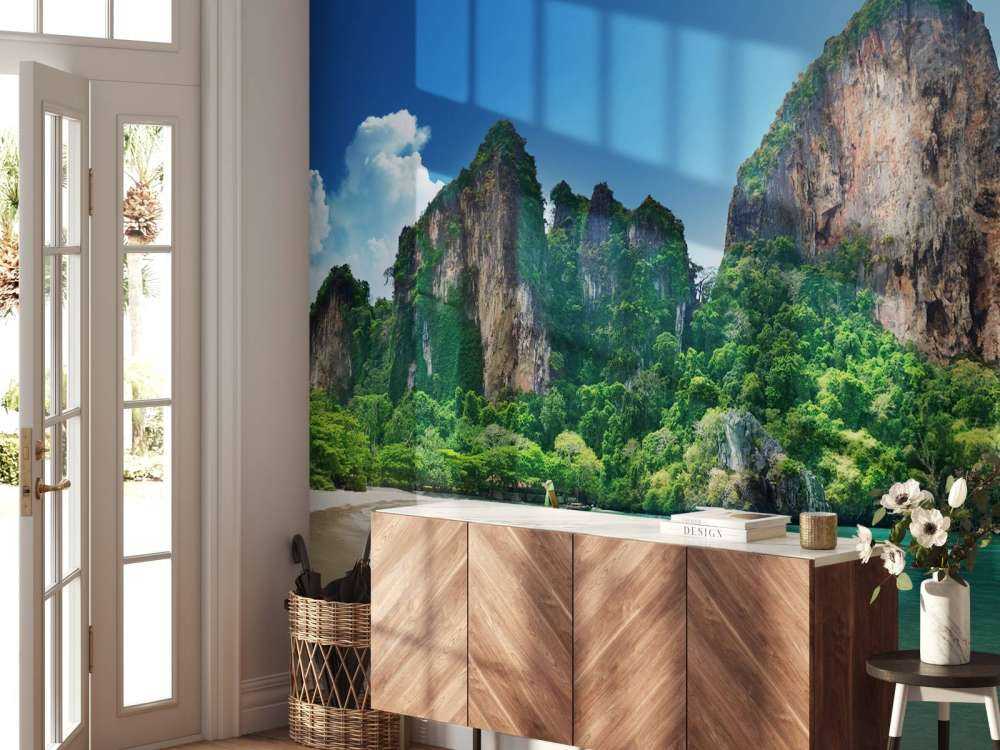 Strand met grote rotsen