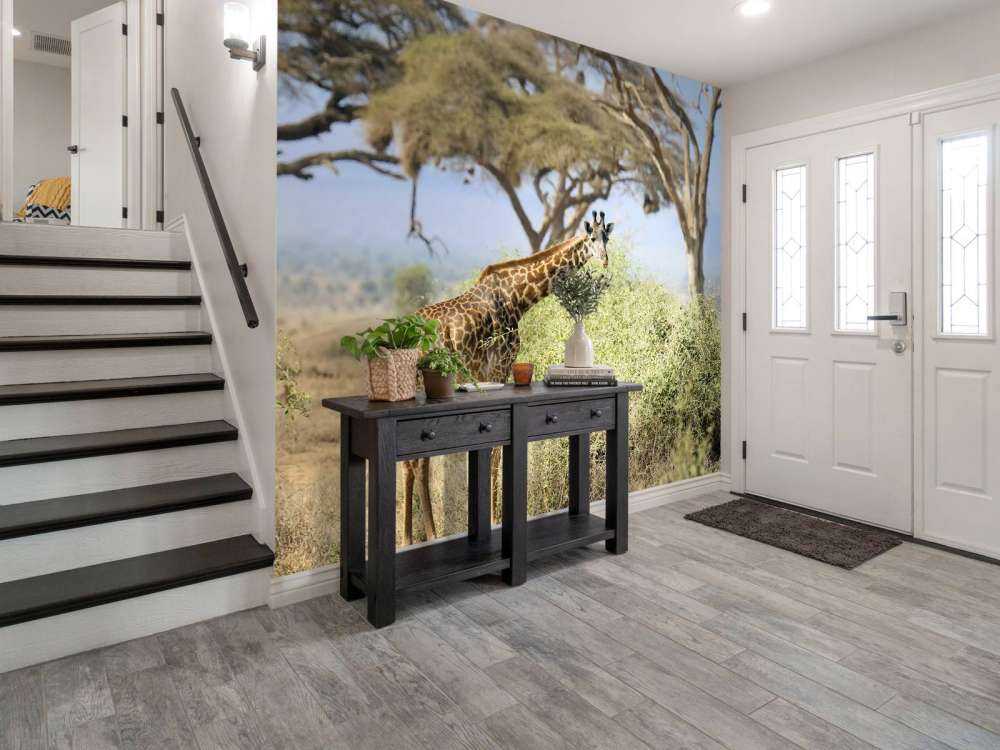 Schattige Giraffe tussen struiken