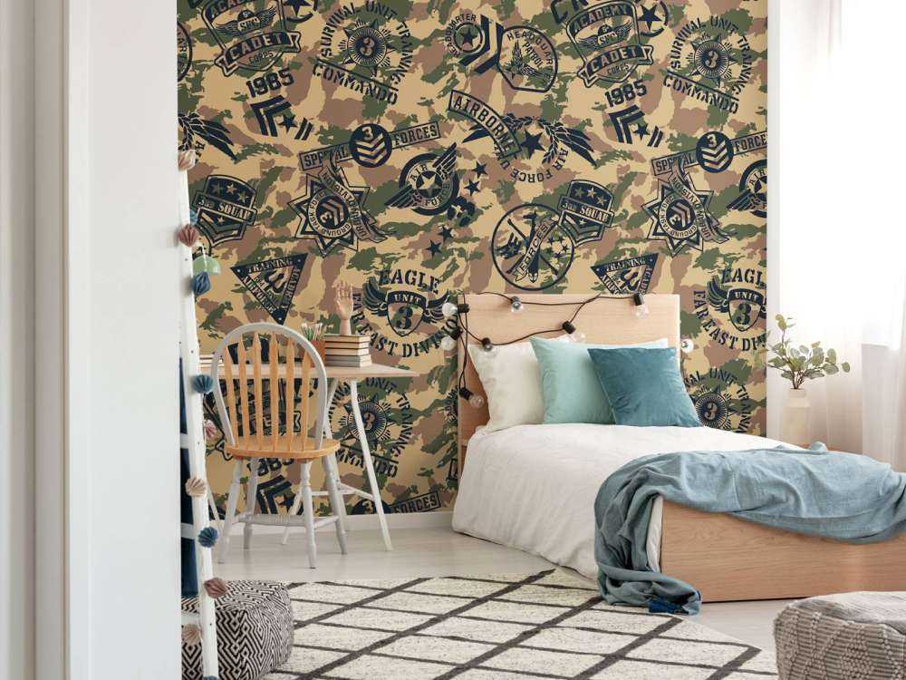 Camouflage met logo's 